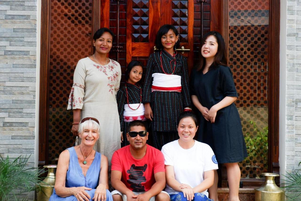 Shine Homestay Famille Francophone - Shine Home And Apartment Catmandu Exterior foto