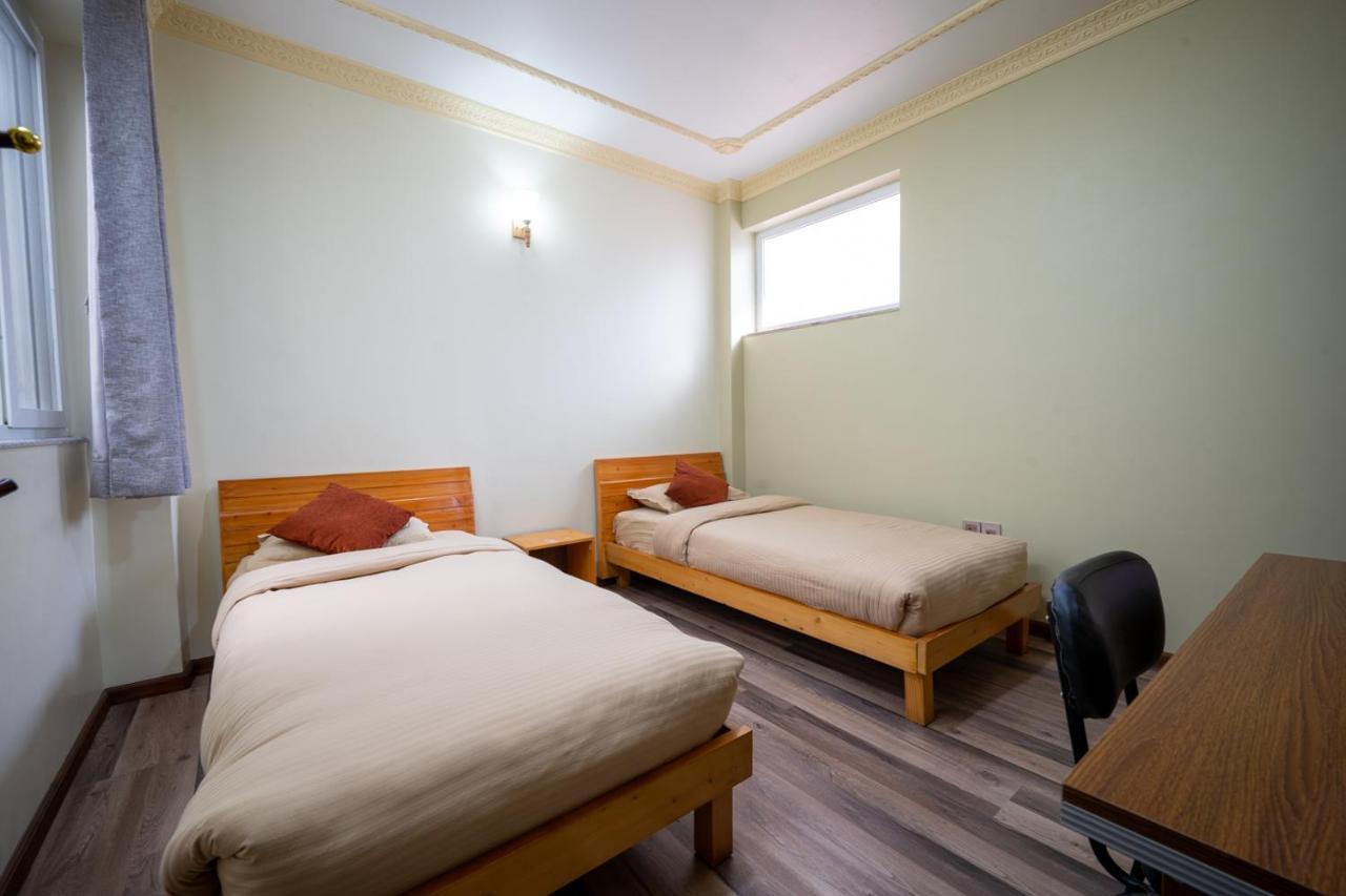 Shine Homestay Famille Francophone - Shine Home And Apartment Catmandu Exterior foto