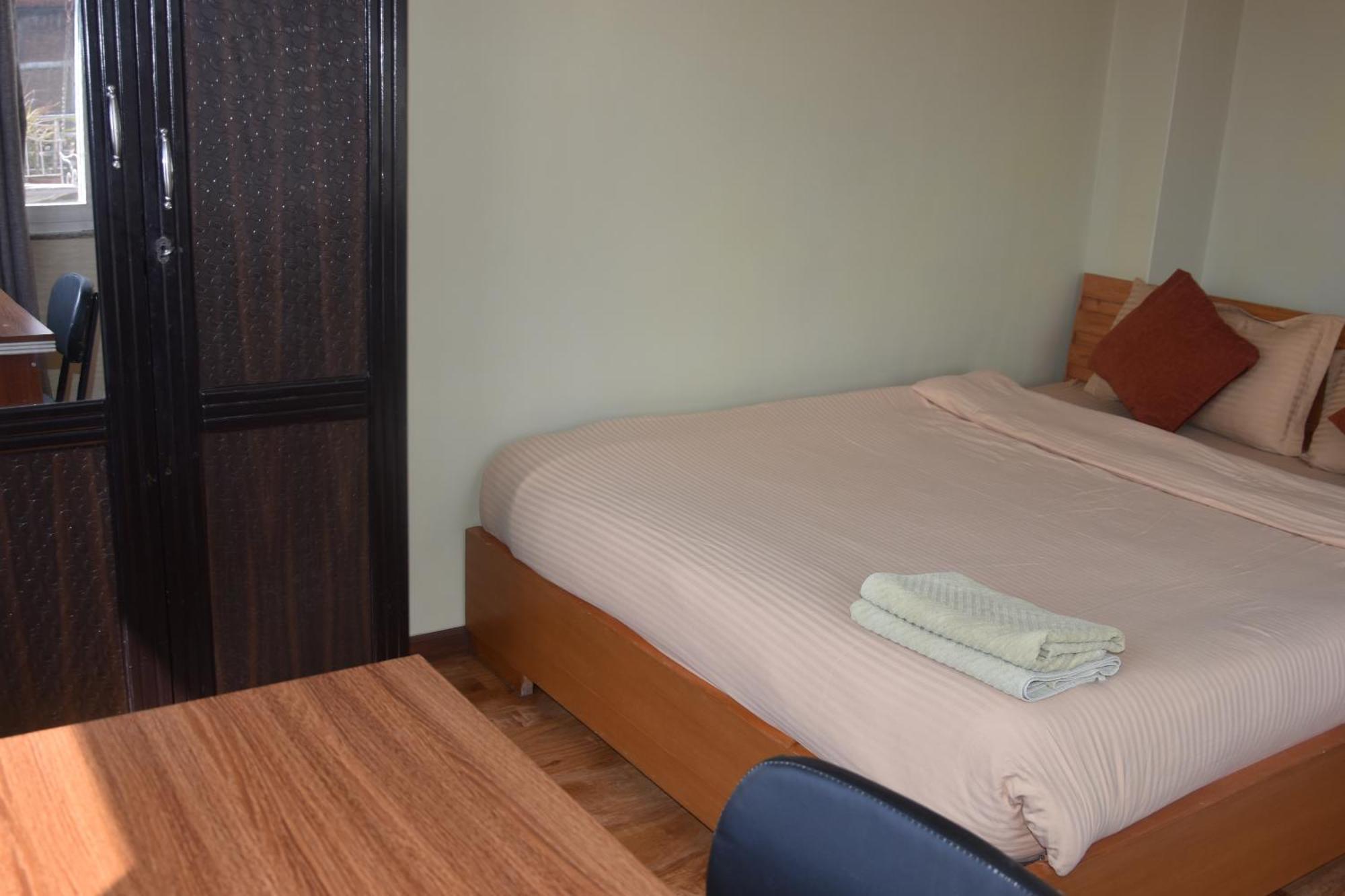 Shine Homestay Famille Francophone - Shine Home And Apartment Catmandu Exterior foto